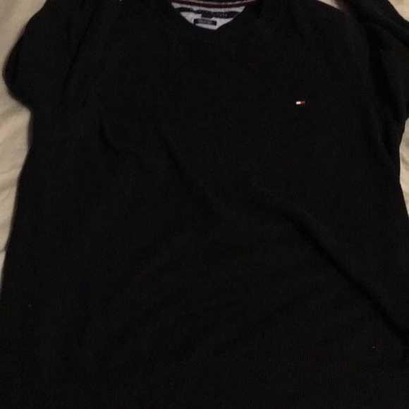 Black Tommy Hilfiger crewneck - Picture 2 of 3